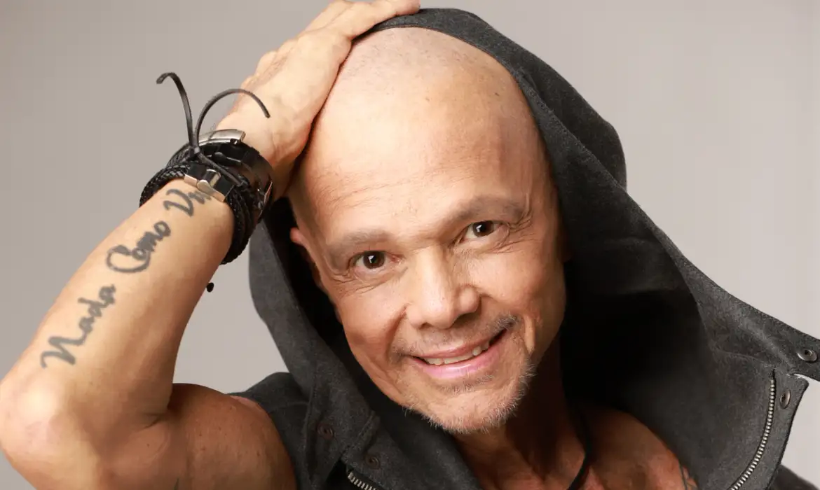 Morre Netinho, ícone do axé e voz de “Milla”, aos 60 anos em Salvador
