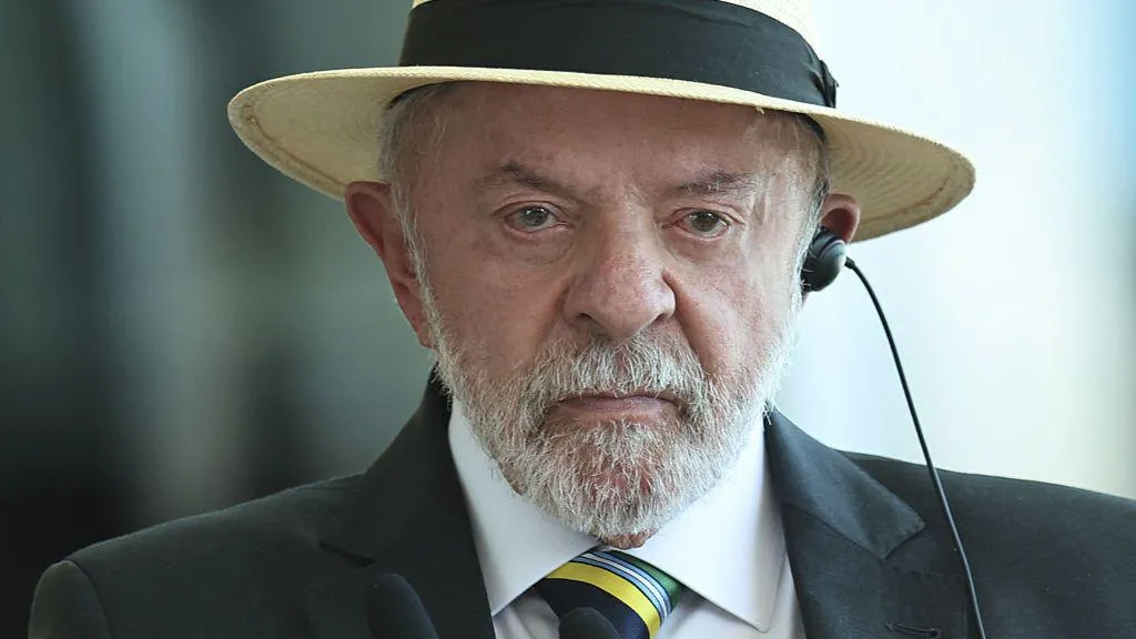Lula cita apoio de Flávio Bolsonaro e do PL ao fim da escala 6x1 antes de votação no Senado